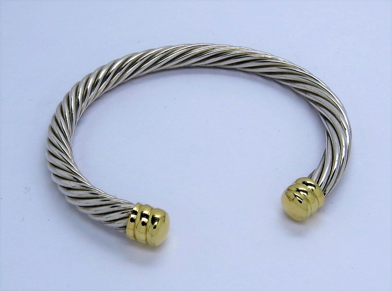 Chains and wrist wear